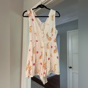 Floral Urban Outfitters summer romper!! 💐💕